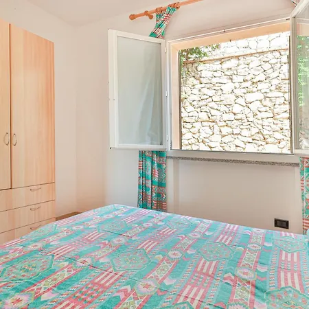 Nisportino Borgo Alloro, Fonte Ed Aida Apartment
