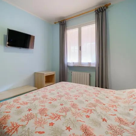 Nisportino Borgo Alloro, Fonte Ed Aida Lejlighed