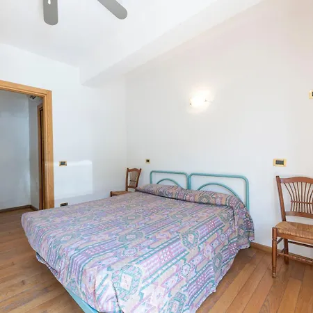 Nisportino Borgo Alloro, Fonte Ed Aida Lejlighed *