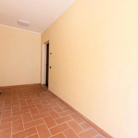 Nisportino Borgo Alloro, Fonte Ed Aida Lejlighed *